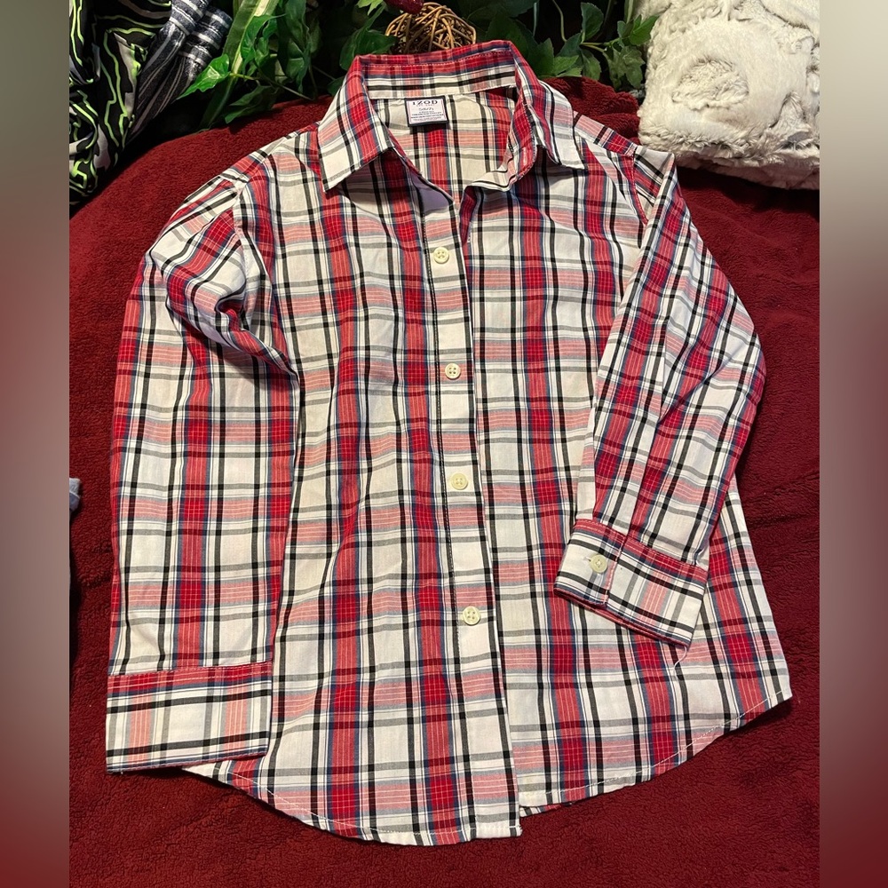 ❤️ IZOD RED PLAID BUTTON DOWN LONG SLEEVE SHIRT BOYS SIZE: S (6/7) Like New
